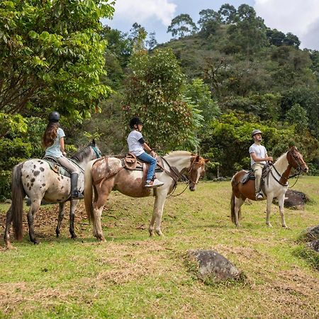 La Herradura Lodge サンタ・ロサ・デ・カバル エクステリア 写真