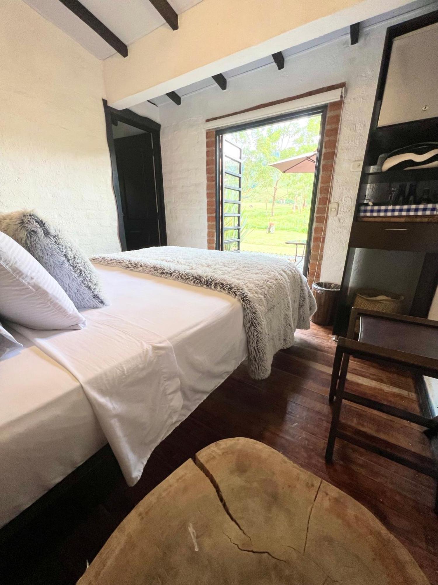 La Herradura Lodge サンタ・ロサ・デ・カバル エクステリア 写真