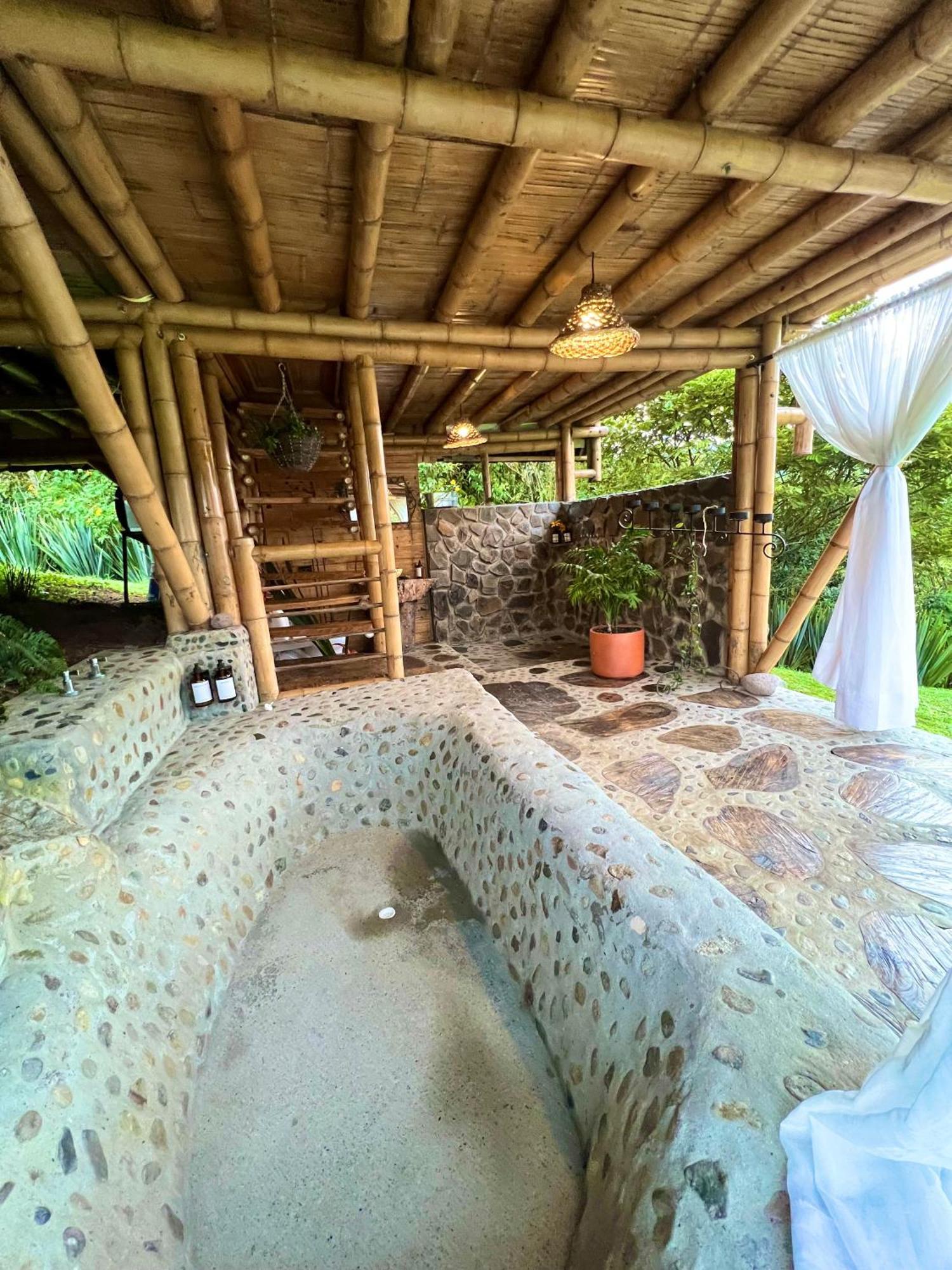 La Herradura Lodge サンタ・ロサ・デ・カバル エクステリア 写真