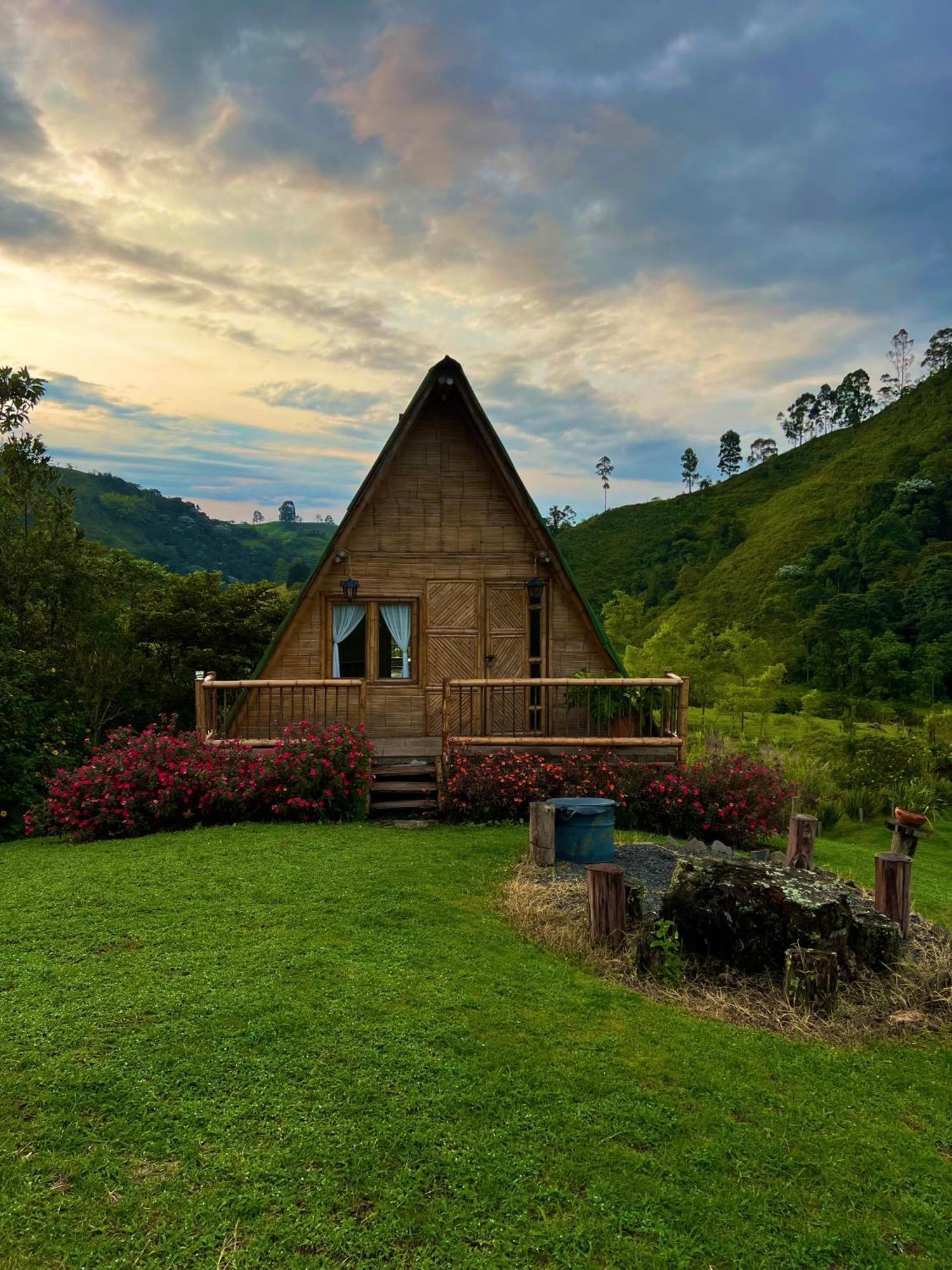 La Herradura Lodge サンタ・ロサ・デ・カバル エクステリア 写真